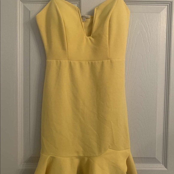 Charlotte Russe Dresses & Skirts - Spaghetti Strapped yellow dress